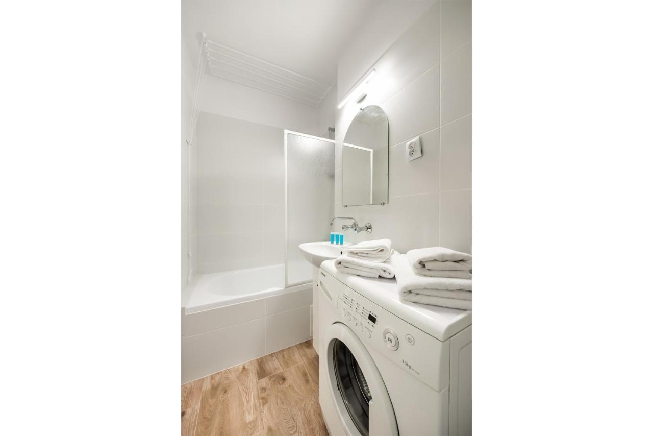 Smolna Downtown 16th Floor Studio Apartment Warschau