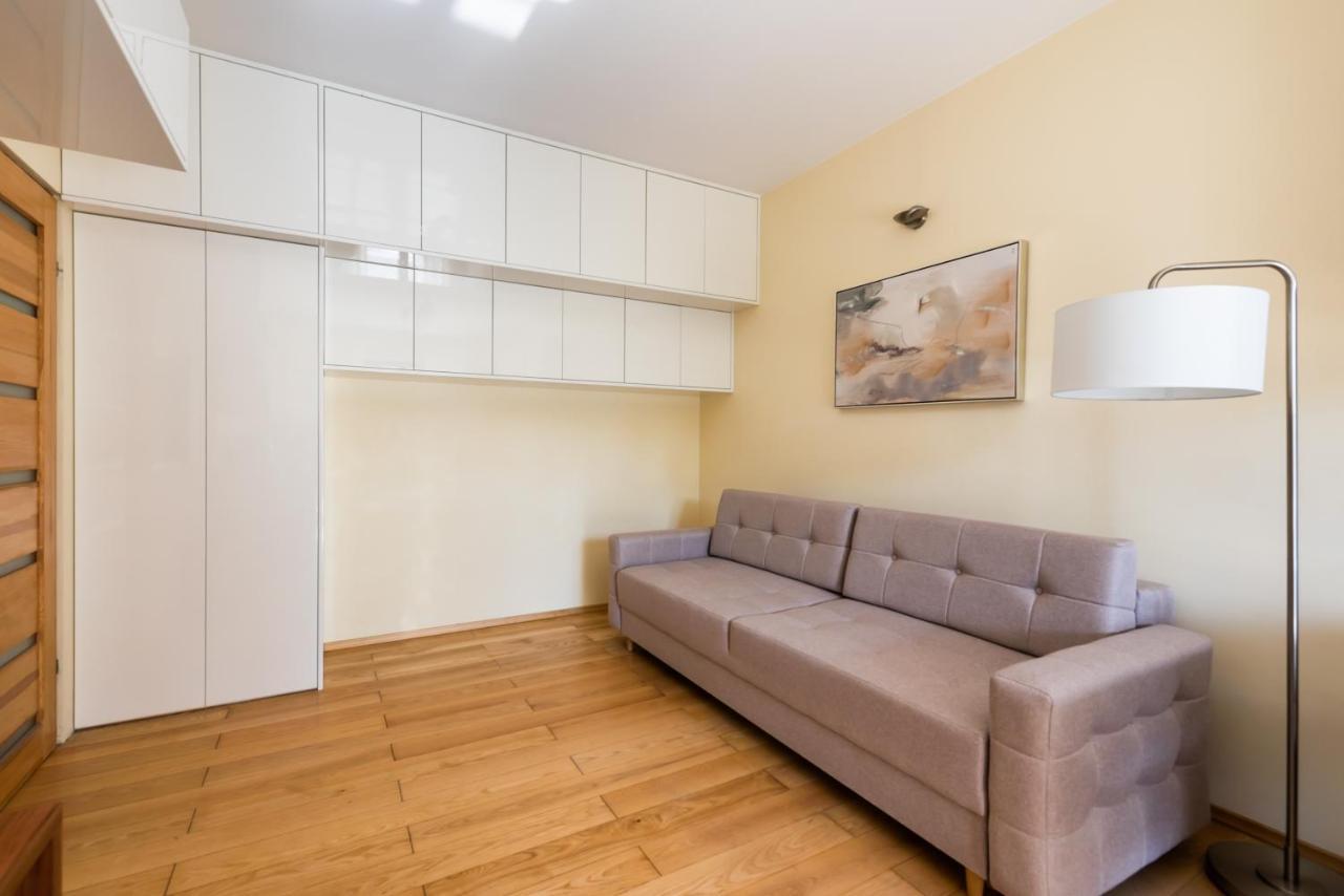 District 2br Airconditioned P * Warsaw