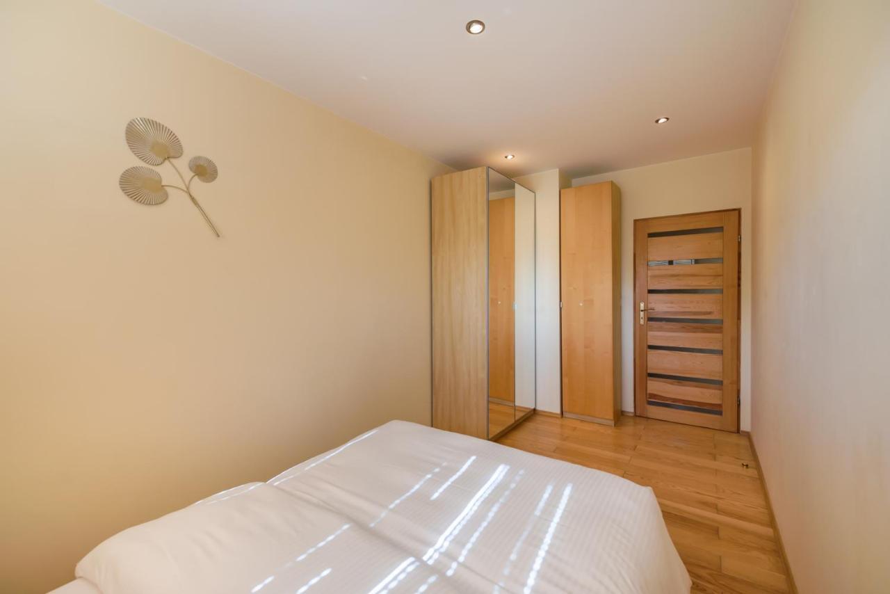 District 2br Airconditioned P Apartment Warsaw