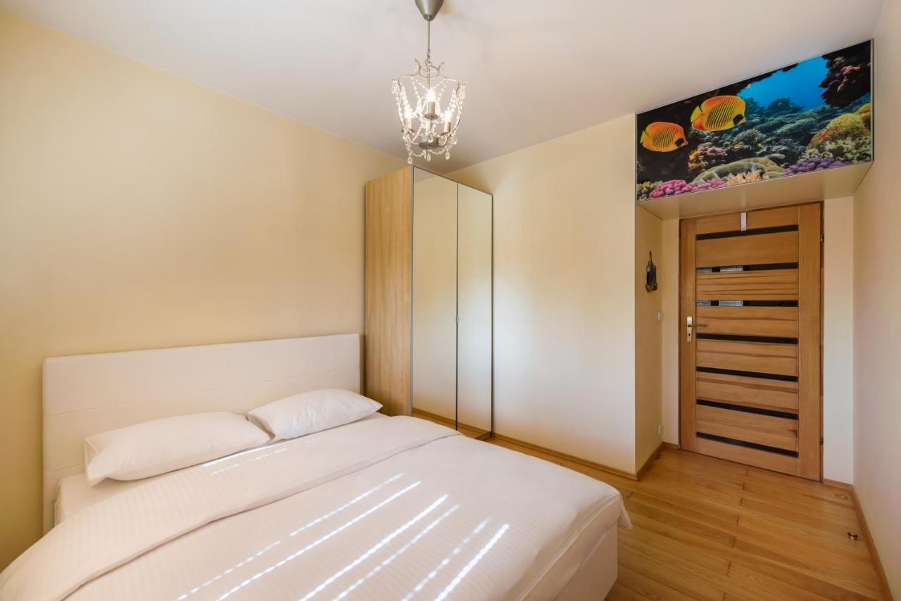 District 2br Airconditioned P Apartment *