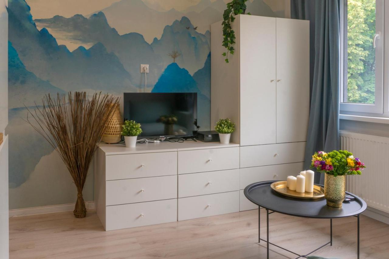 Apartment Batorego 18 - Blue - 450m Stacja Metra Pola Mokotowskie, 800m Biblioteka Narodowa, 20m Piekny Park Pola Mokotowskie, 800m Do Sgh - Wifi - Smart Tv - Good *