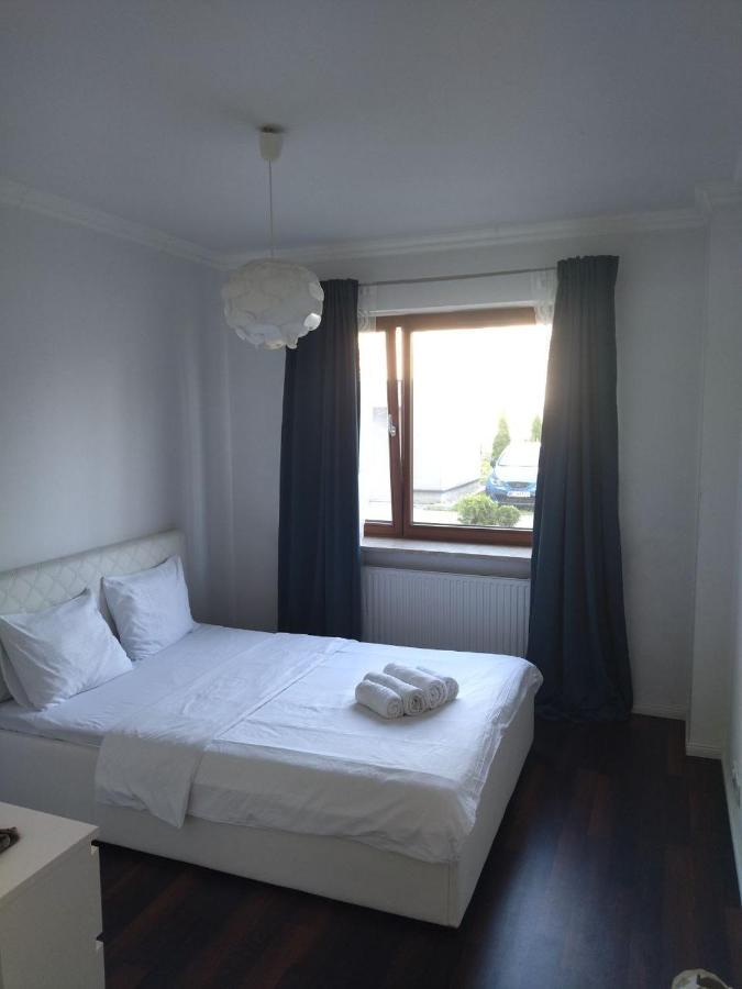 House4you Apartament Sakura Airport Chopin Apartament *