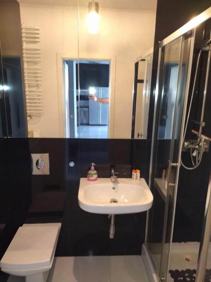 Apartment House4you Apartament Sakura Airport Chopin *