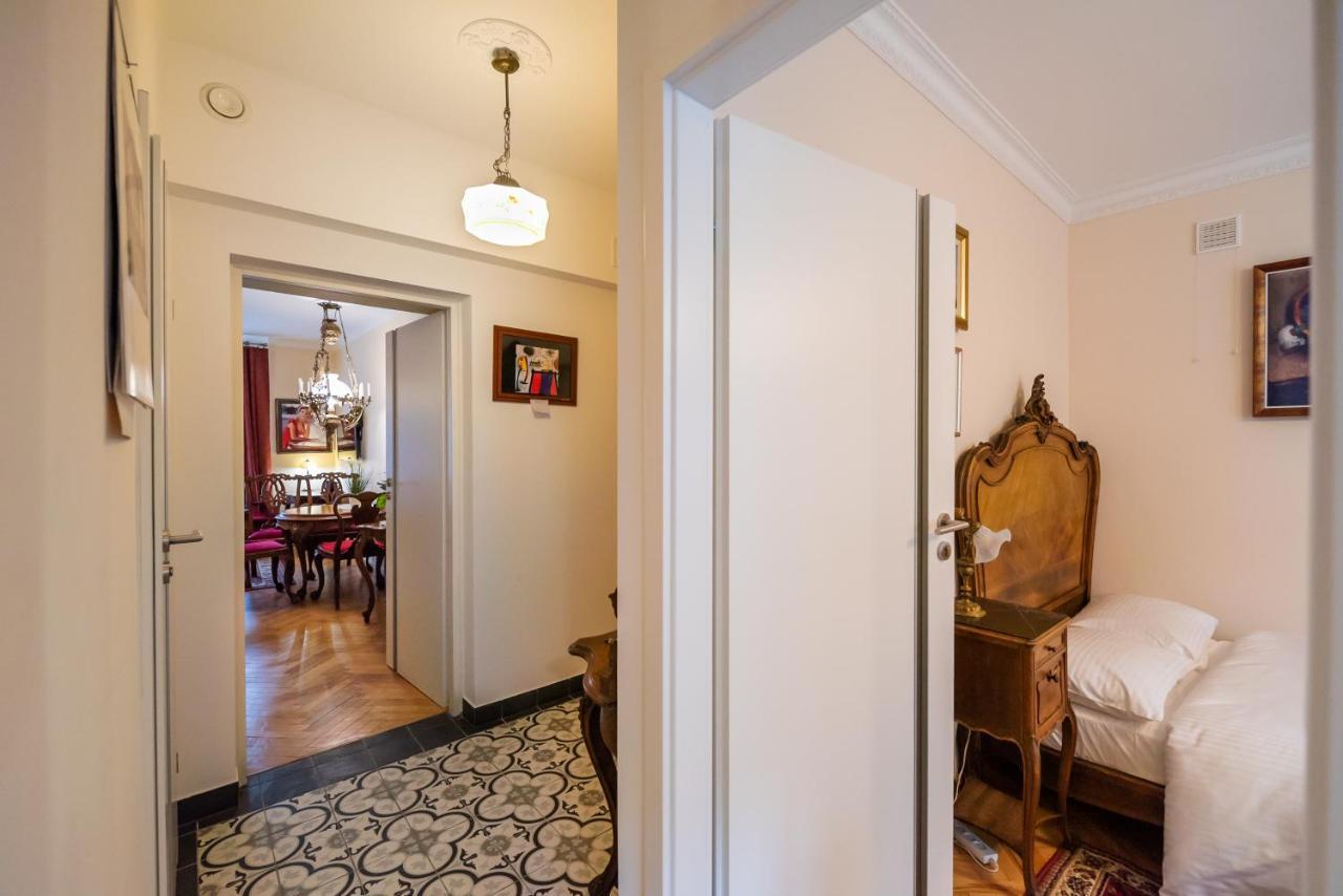 Downtown Antique Apartment Warsaw