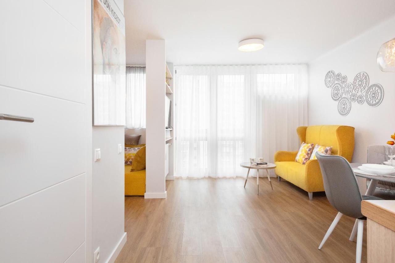 Center By Renters Apartment