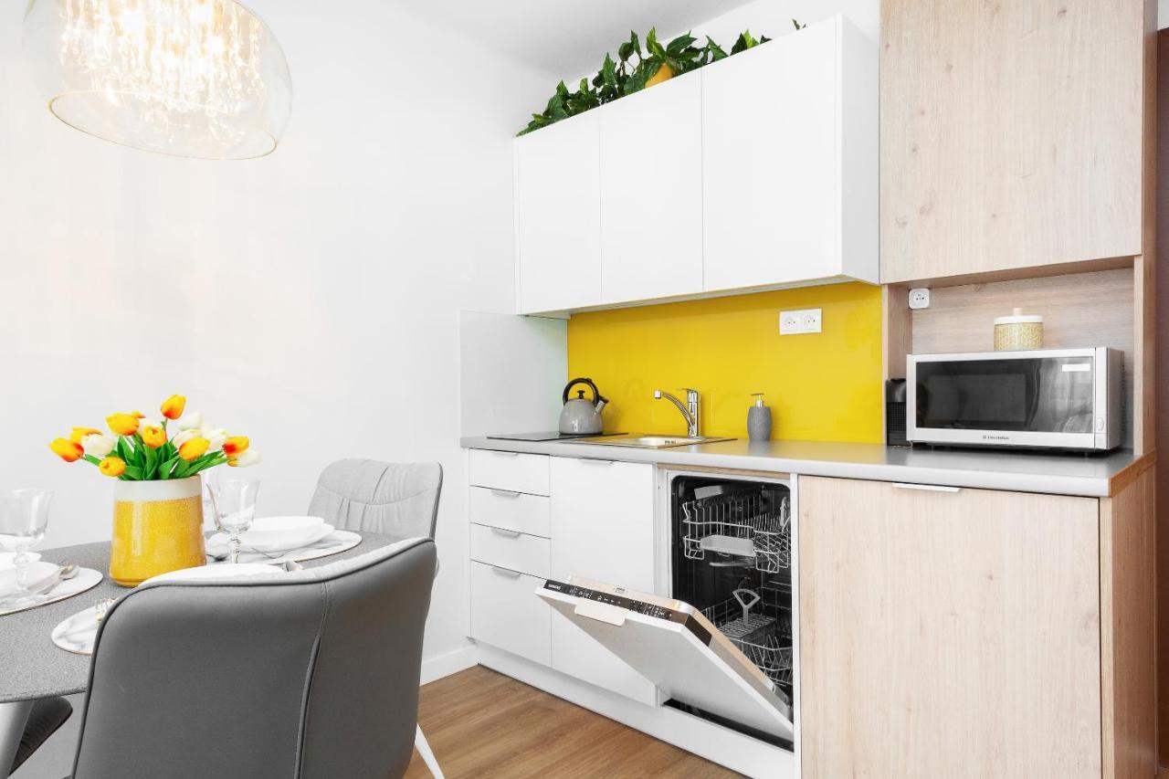 Center By Renters Apartment *