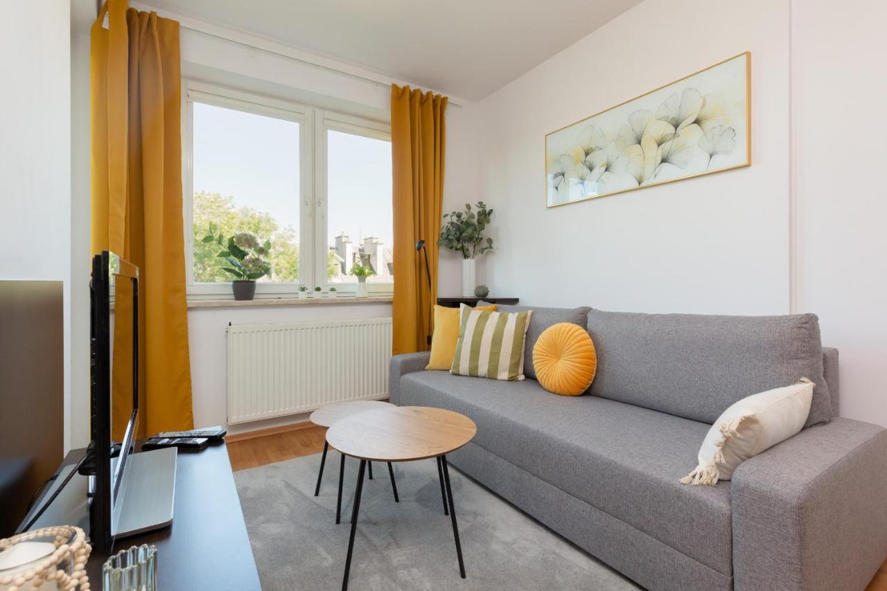 Cozy With Balcony By Renters Apartament *
