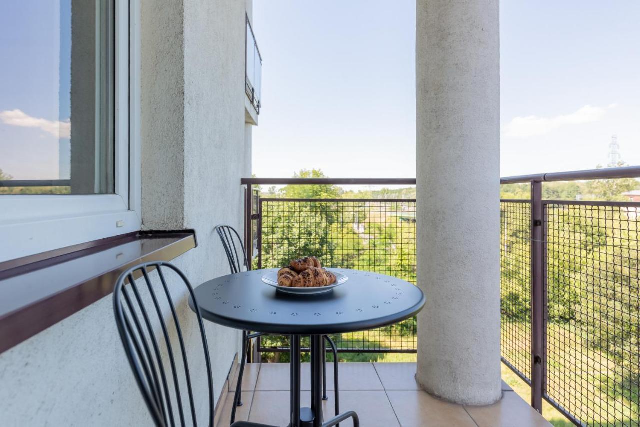 Apartament Cozy With Balcony By Renters