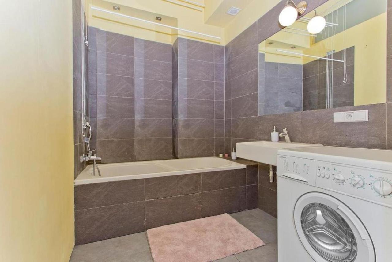 Center/golden Apartments/s20a Apartment *