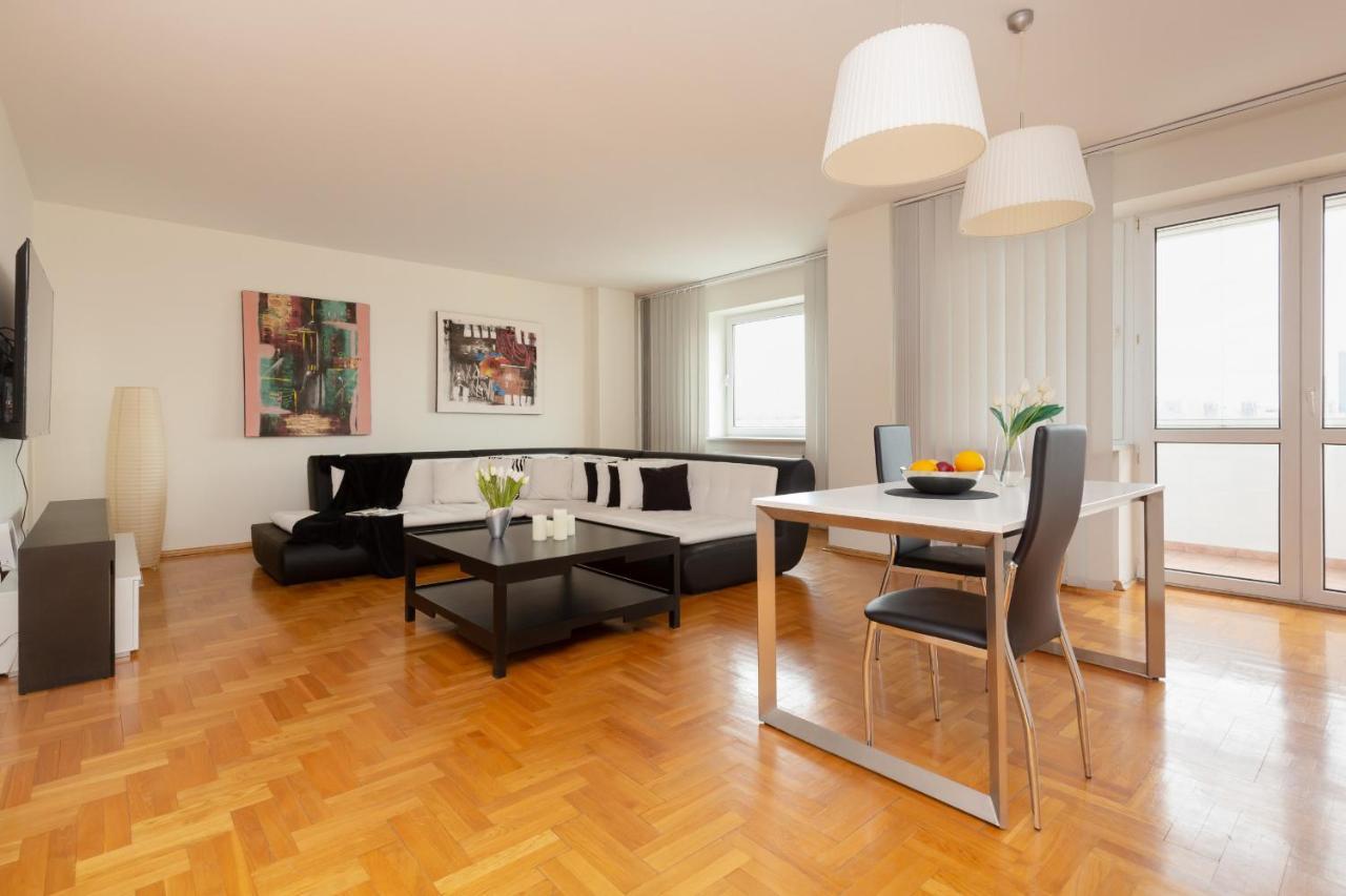 Apartment Aleja Jana Pawla Ii By Renters Warschau