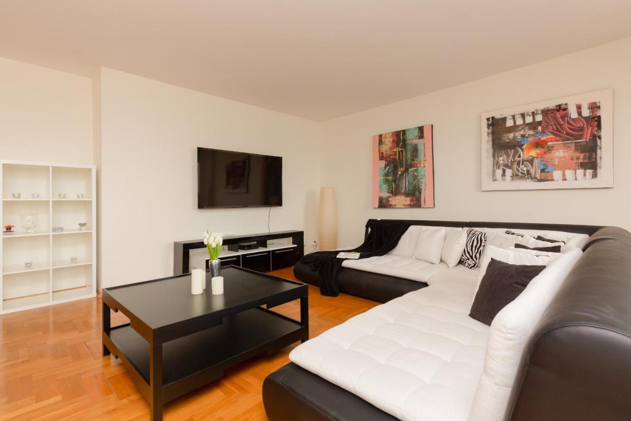 Aleja Jana Pawla Ii By Renters Apartment Warschau