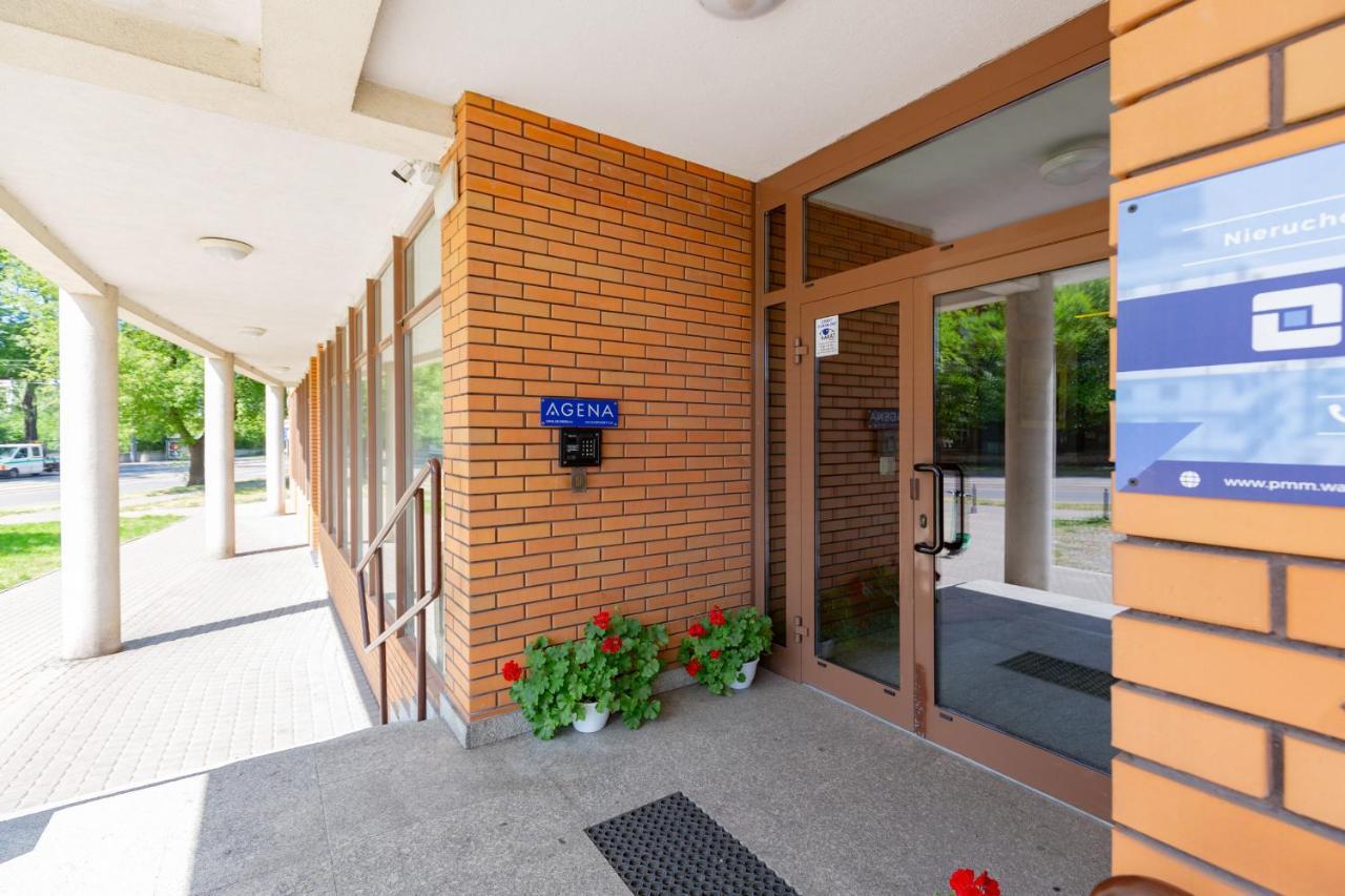 Cozy With Balcony By Renters Apartament