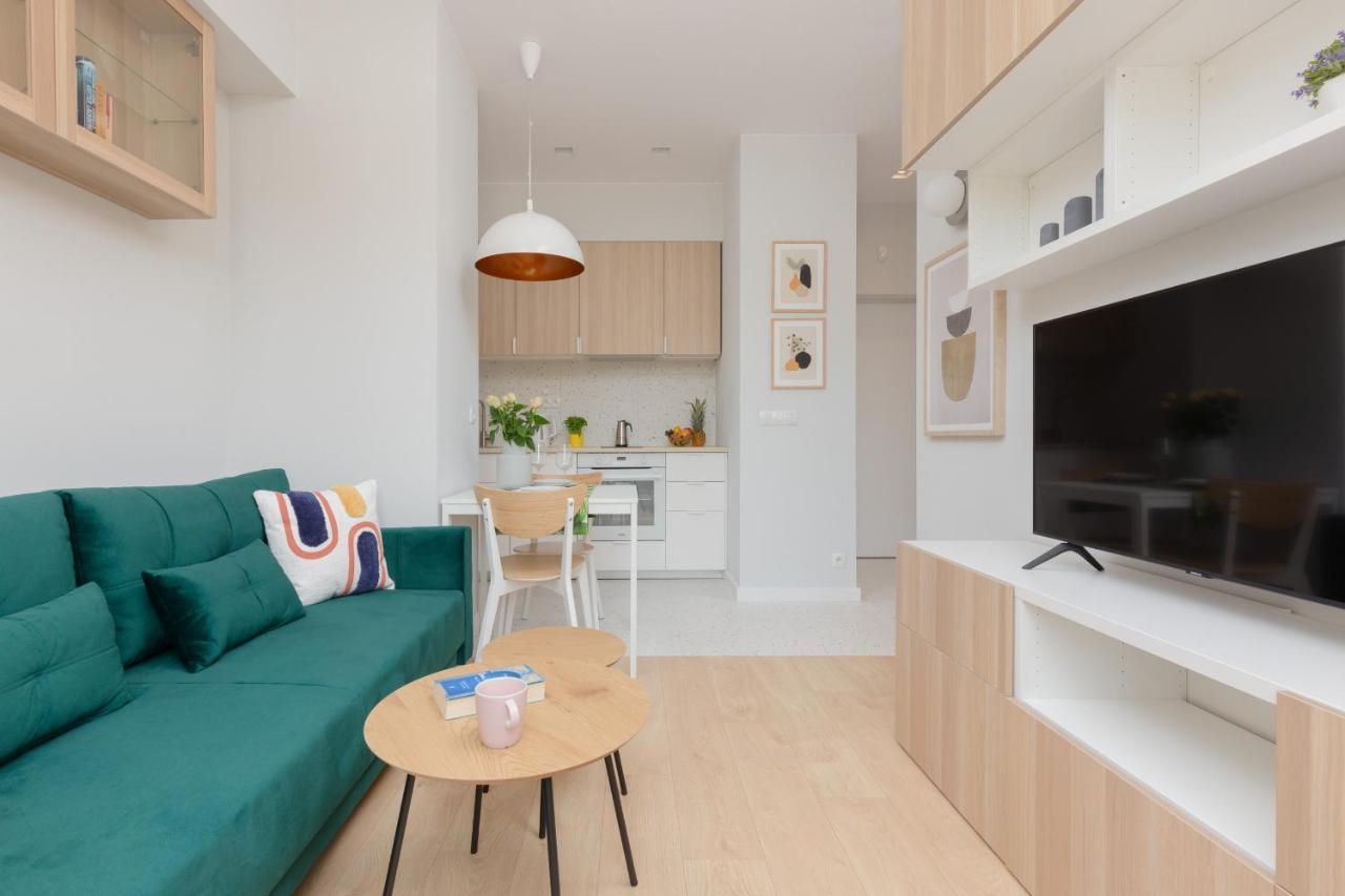 Karolkowa By Renters Apartment