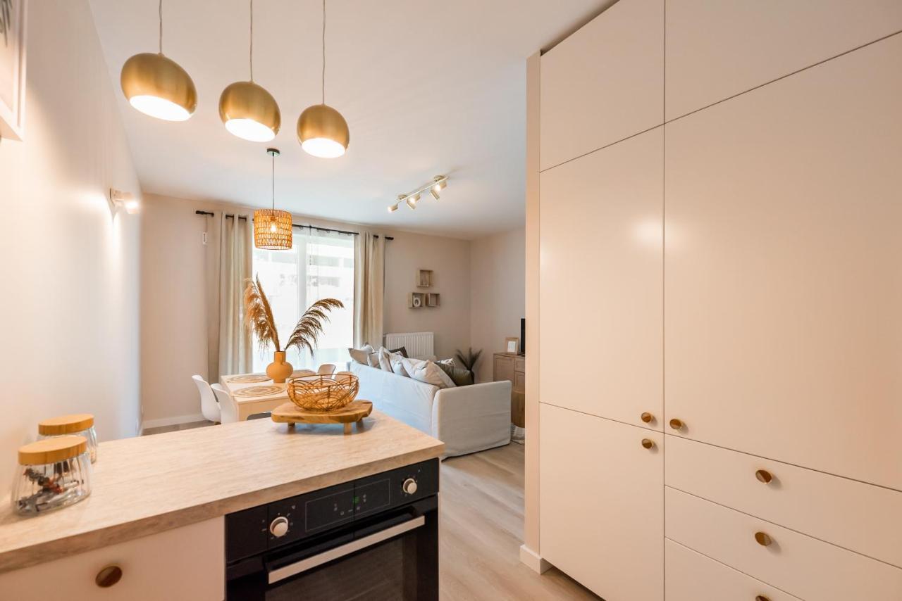 Wola Cosy Beige Apartment Warsaw