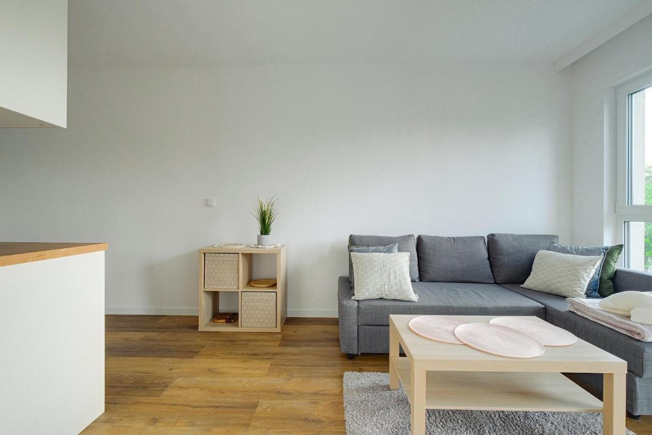White Studio Targowa 10 Apartment *