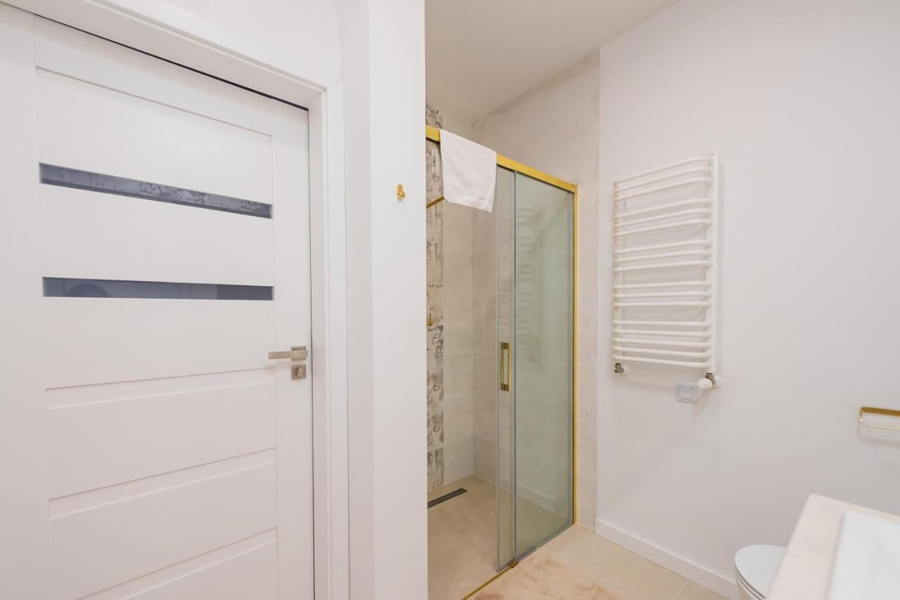Wola Cosy Beige Apartment Warsaw