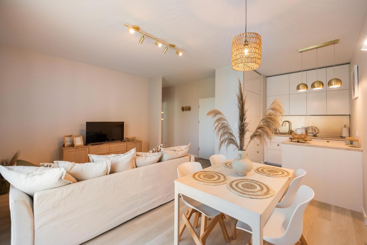 Wola Cosy Beige Apartment