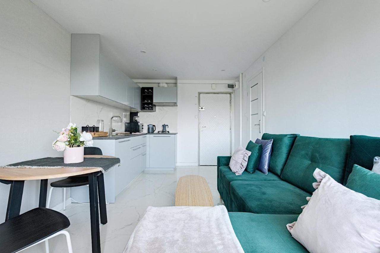 Apartment White Next To Polin Polish Jews Musem *