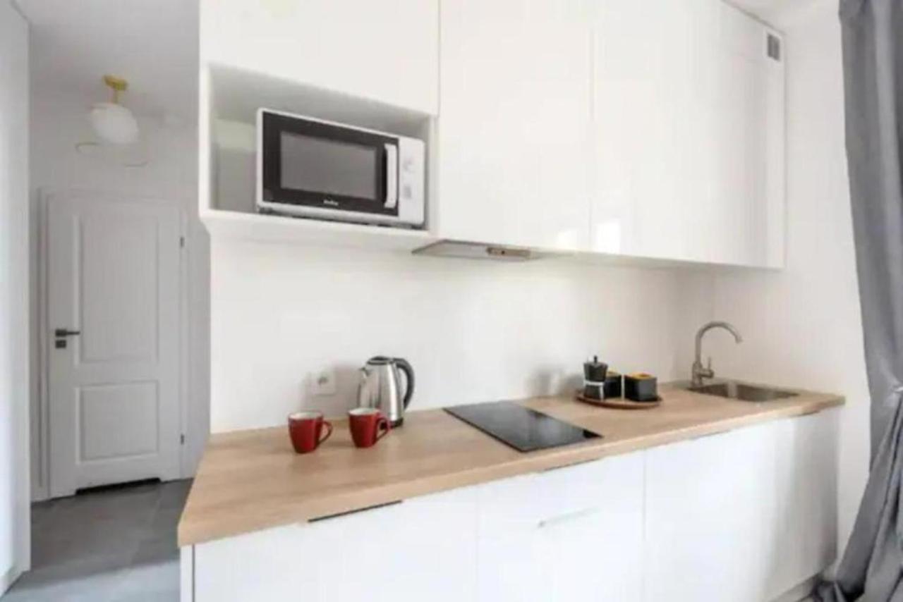 Center/golden Apartments&n17 *