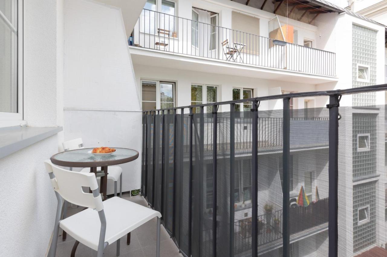 Miodowa Krasinski Garden By Renters Apartment *