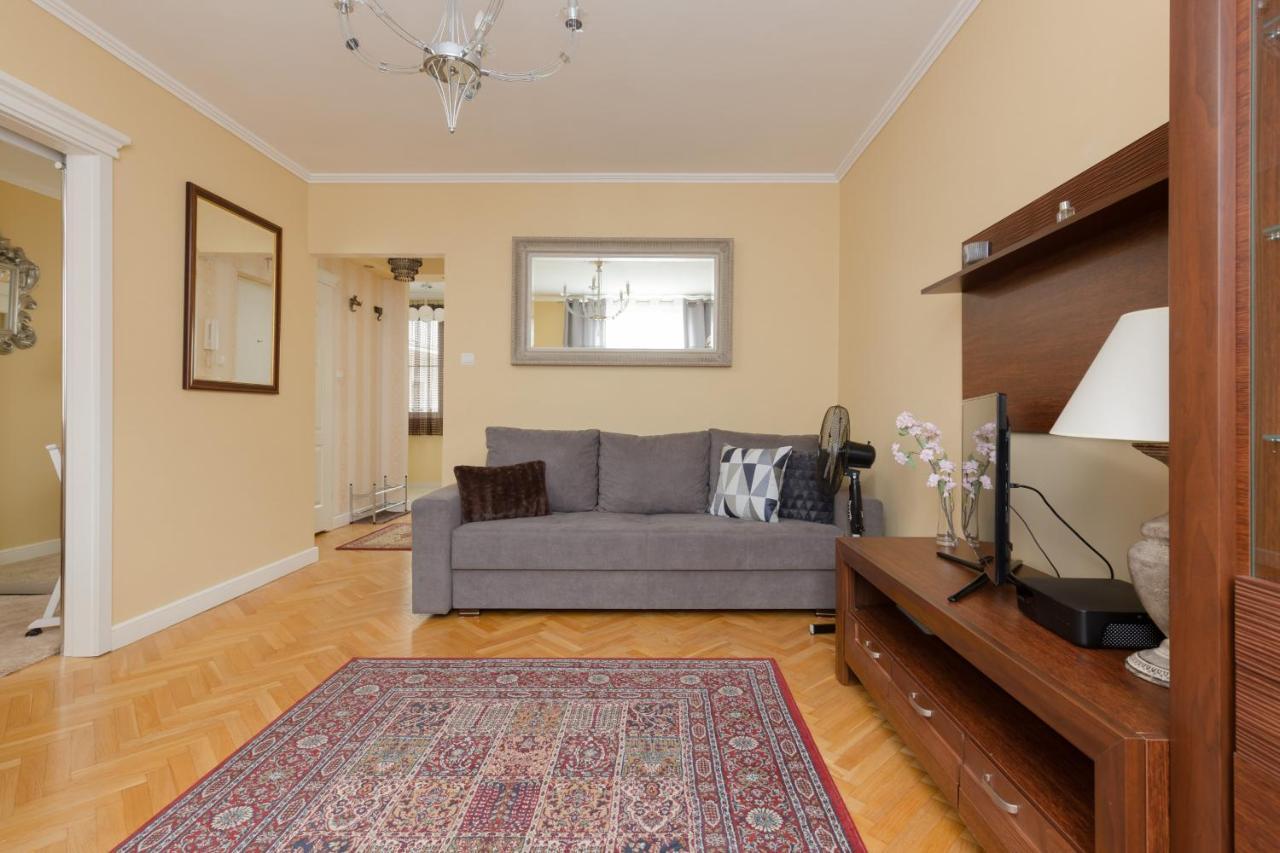 Apartment Miodowa Krasinski Garden By Renters *