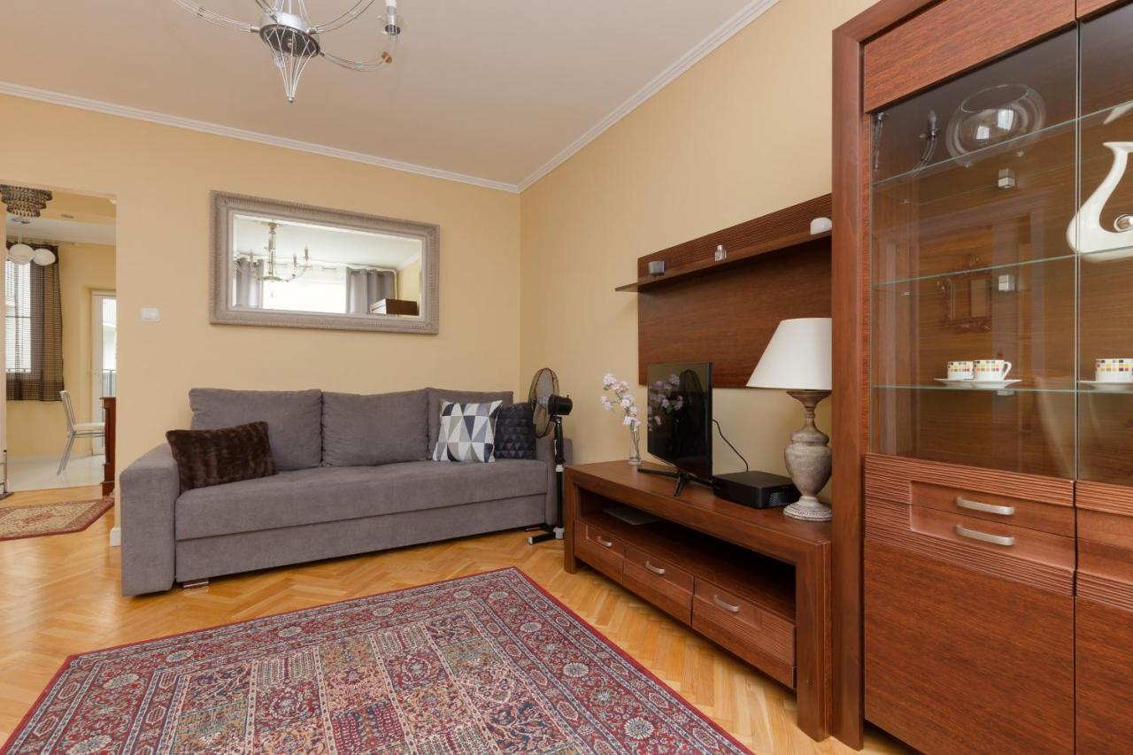 Apartment Miodowa Krasinski Garden By Renters *
