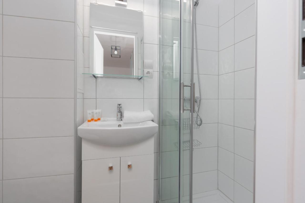 Căn hộ Cozy Studio In The Heart Of Warsaw, Elektoralna By Renters *