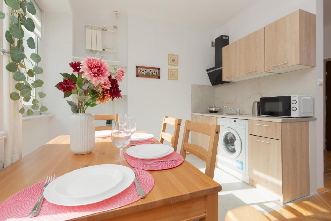 Căn hộ Cozy Studio In The Heart Of Warsaw, Elektoralna By Renters Warsaw