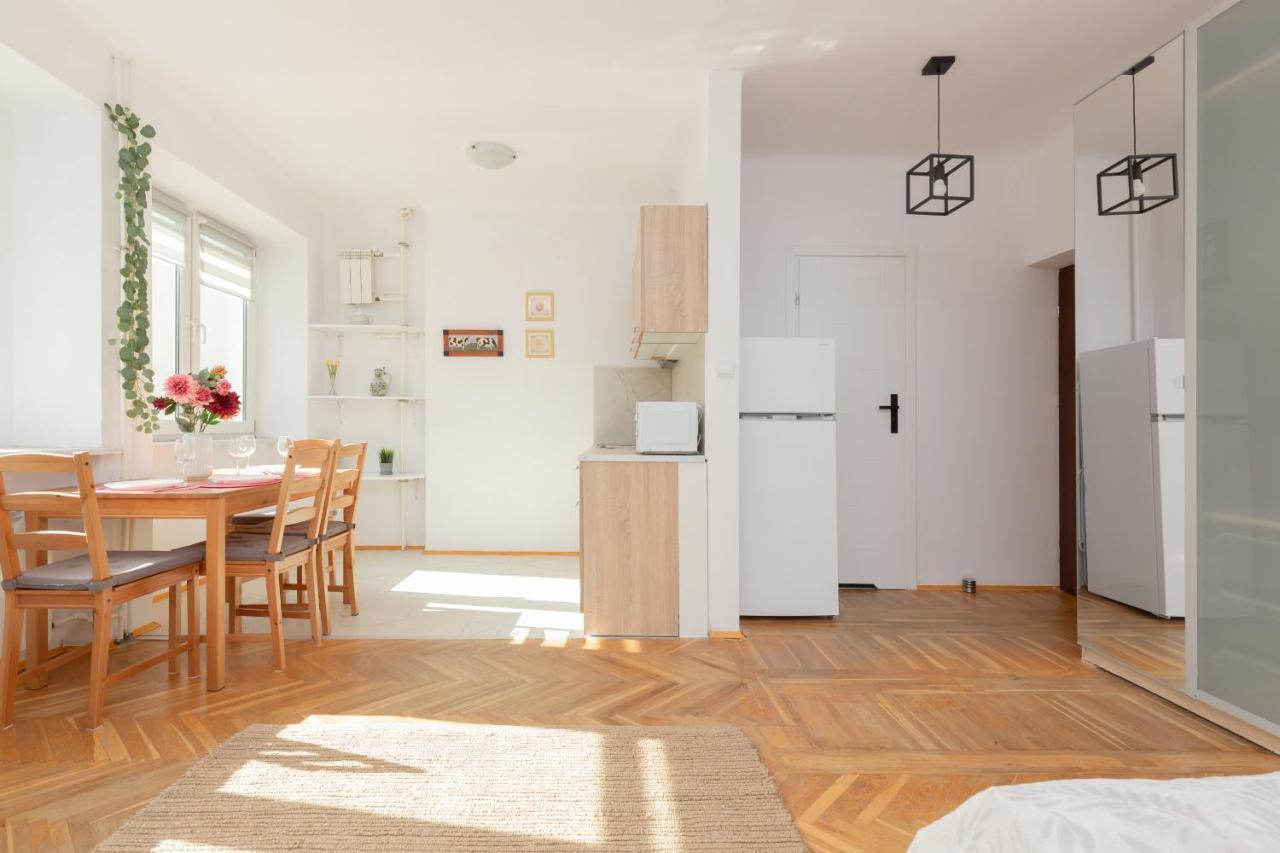 Căn hộ Cozy Studio In The Heart Of Warsaw, Elektoralna By Renters Warsaw