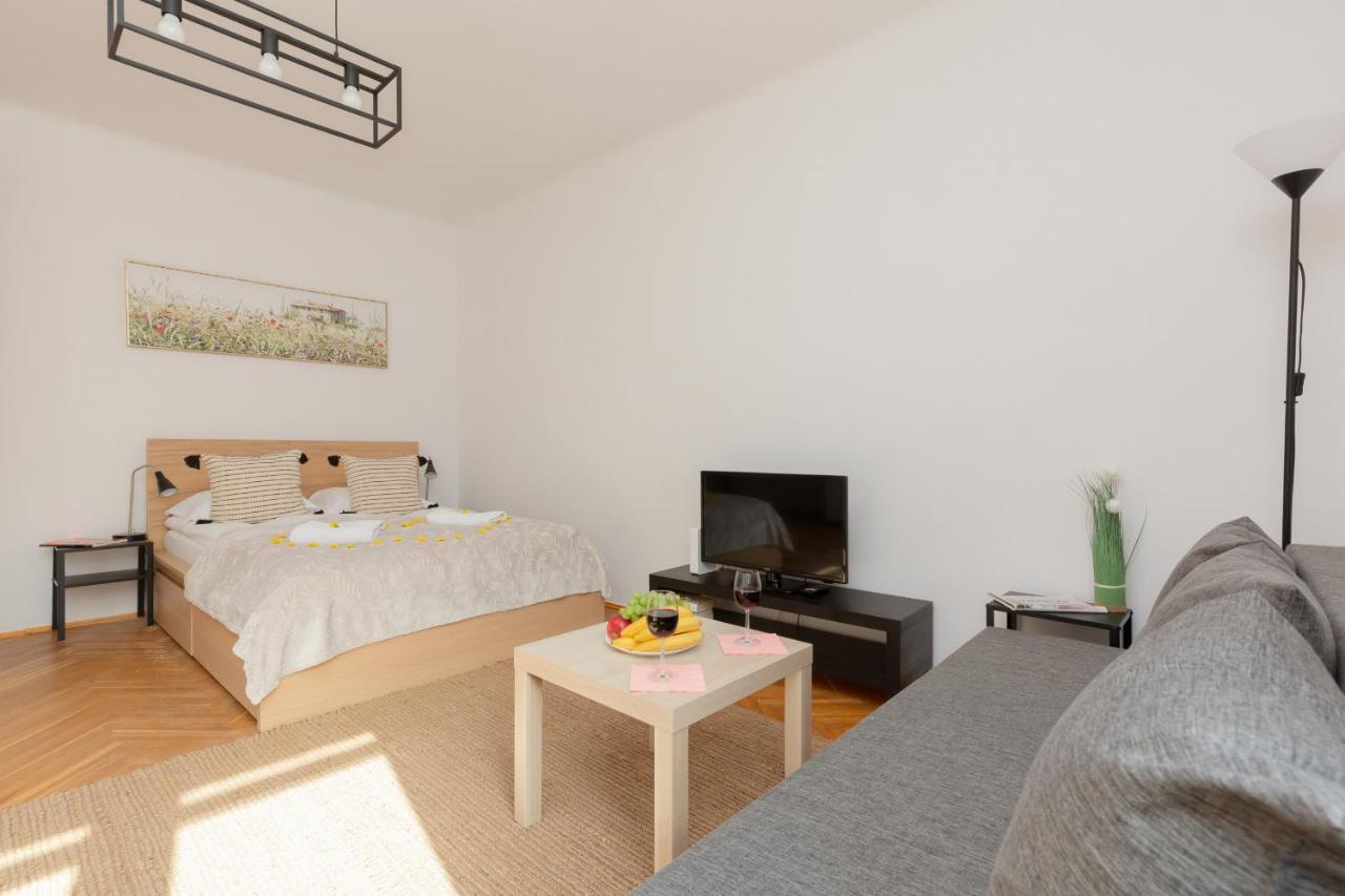 Căn hộ Cozy Studio In The Heart Of Warsaw, Elektoralna By Renters *