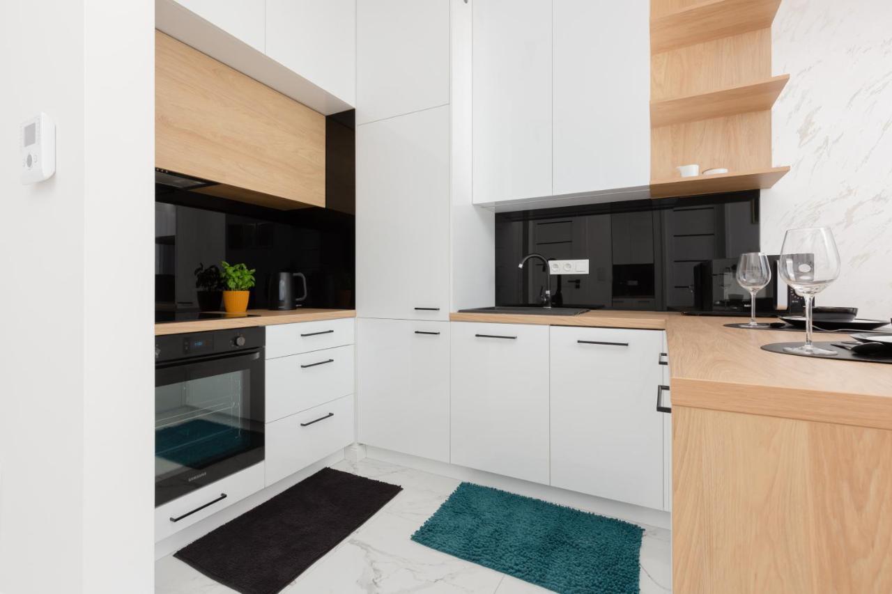 Apartment Kotsisa With Parking By Renters *
