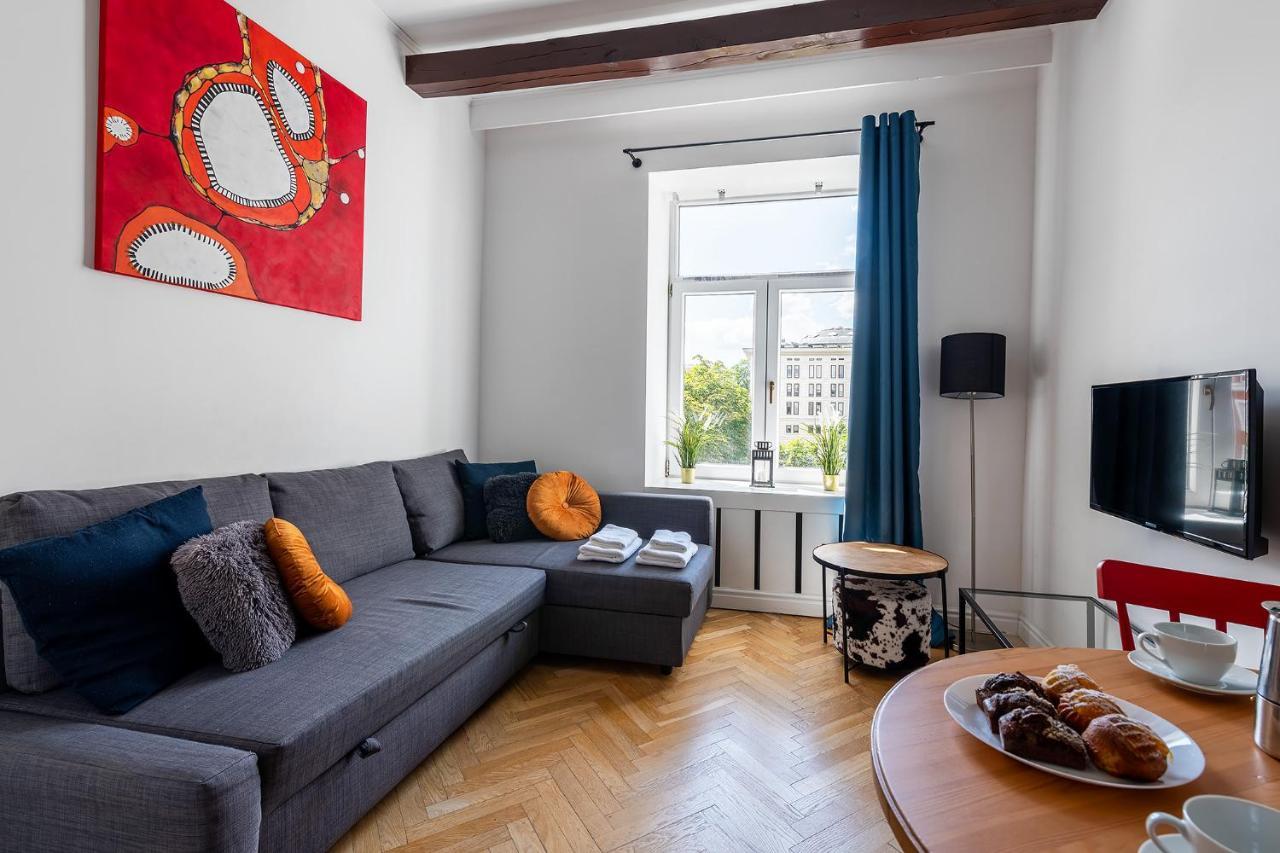 Apartment Wspolna 54a - Red - Good Warsaw