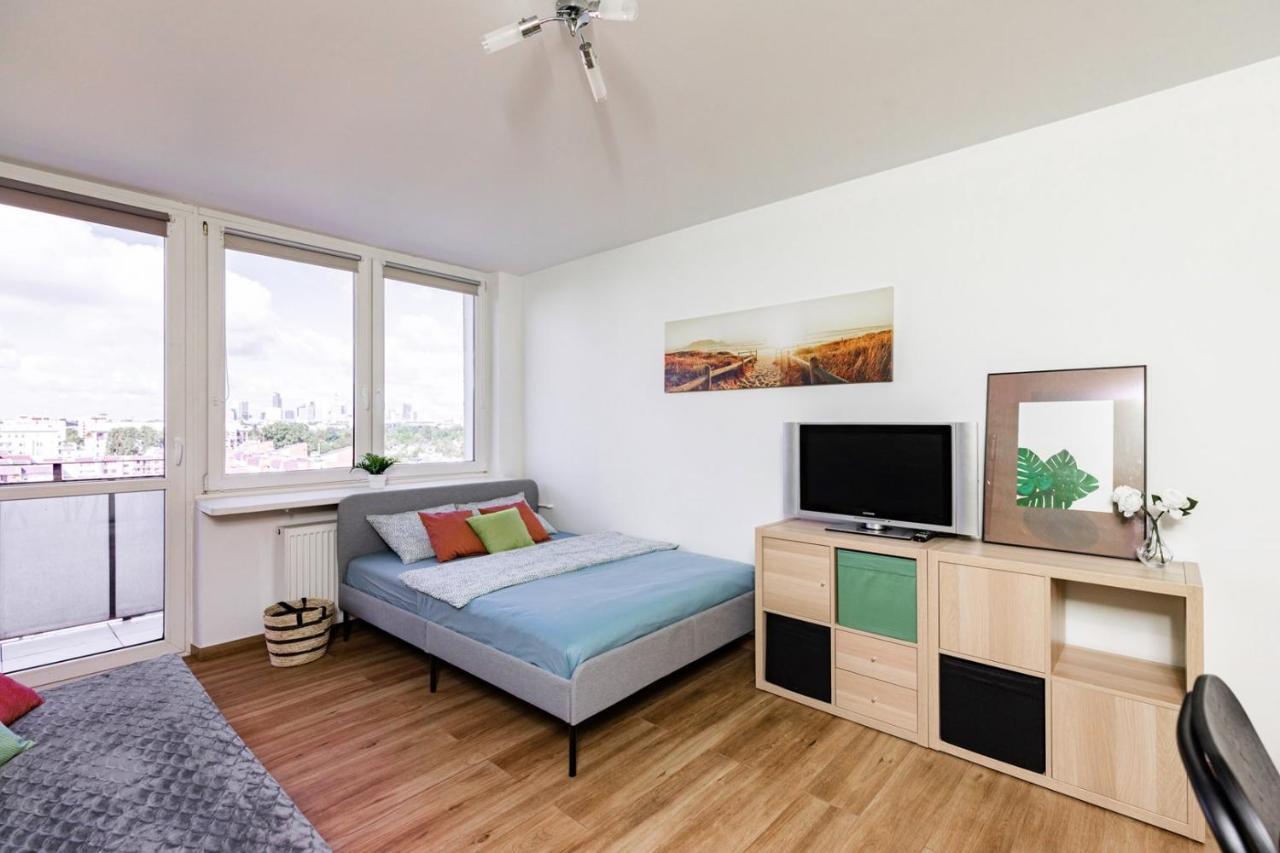 Superapart Saska 48a, Sleek 6th-floor With Balcony & Elevator Access *