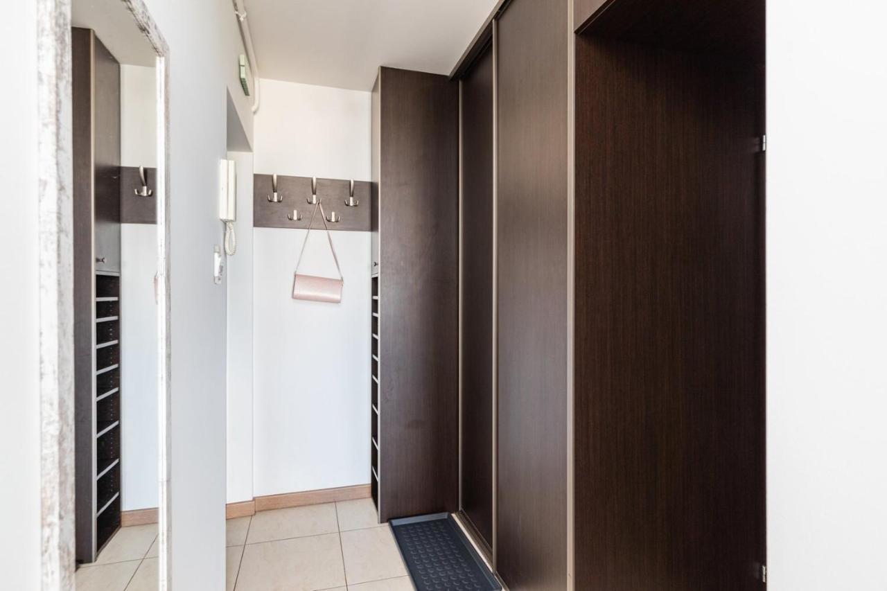 Superapart Saska 48a, Sleek 6th-floor With Balcony & Elevator Access Apartament