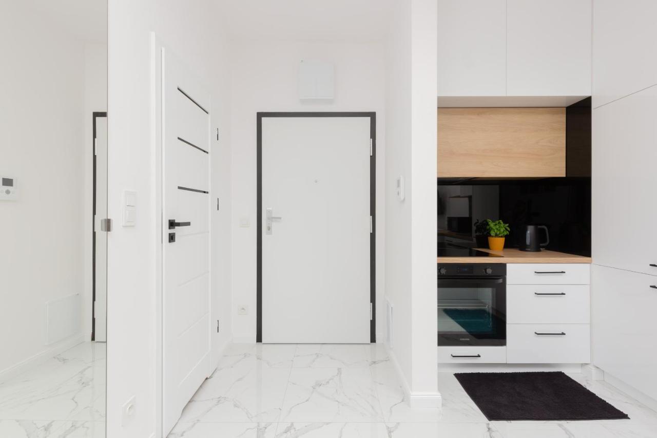 Apartment Kotsisa With Parking By Renters *