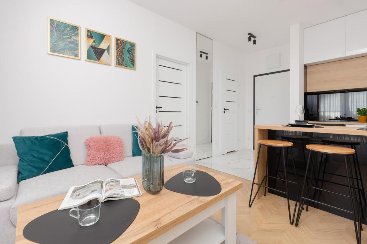 Kotsisa With Parking By Renters Apartment