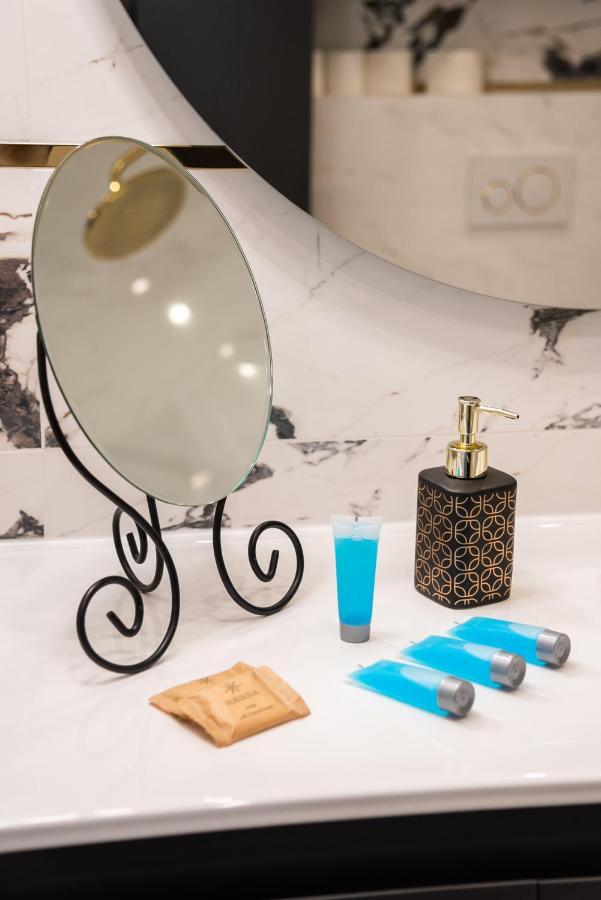 Wola Marble