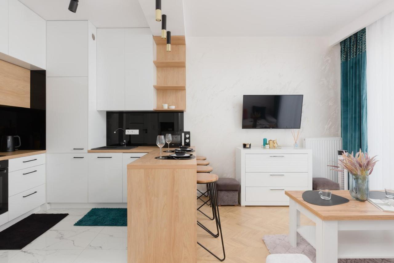 Apartment Kotsisa With Parking By Renters Warschau