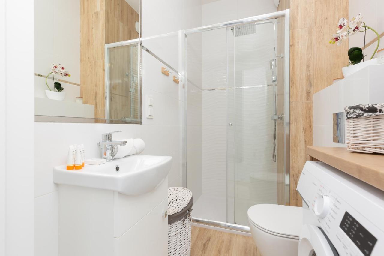 Kotsisa With Parking By Renters Apartment