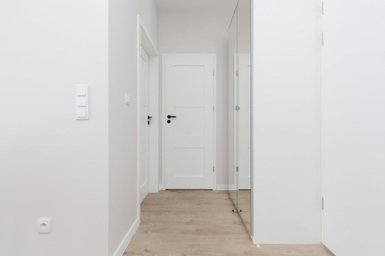 Modern With Balcony Mokotow Aignera By Renters Apartamento