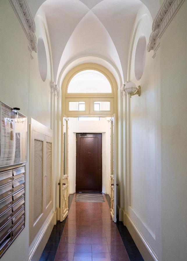 Krakowskie Przedmiescie 19: Royal Proximity Apartment Warsaw