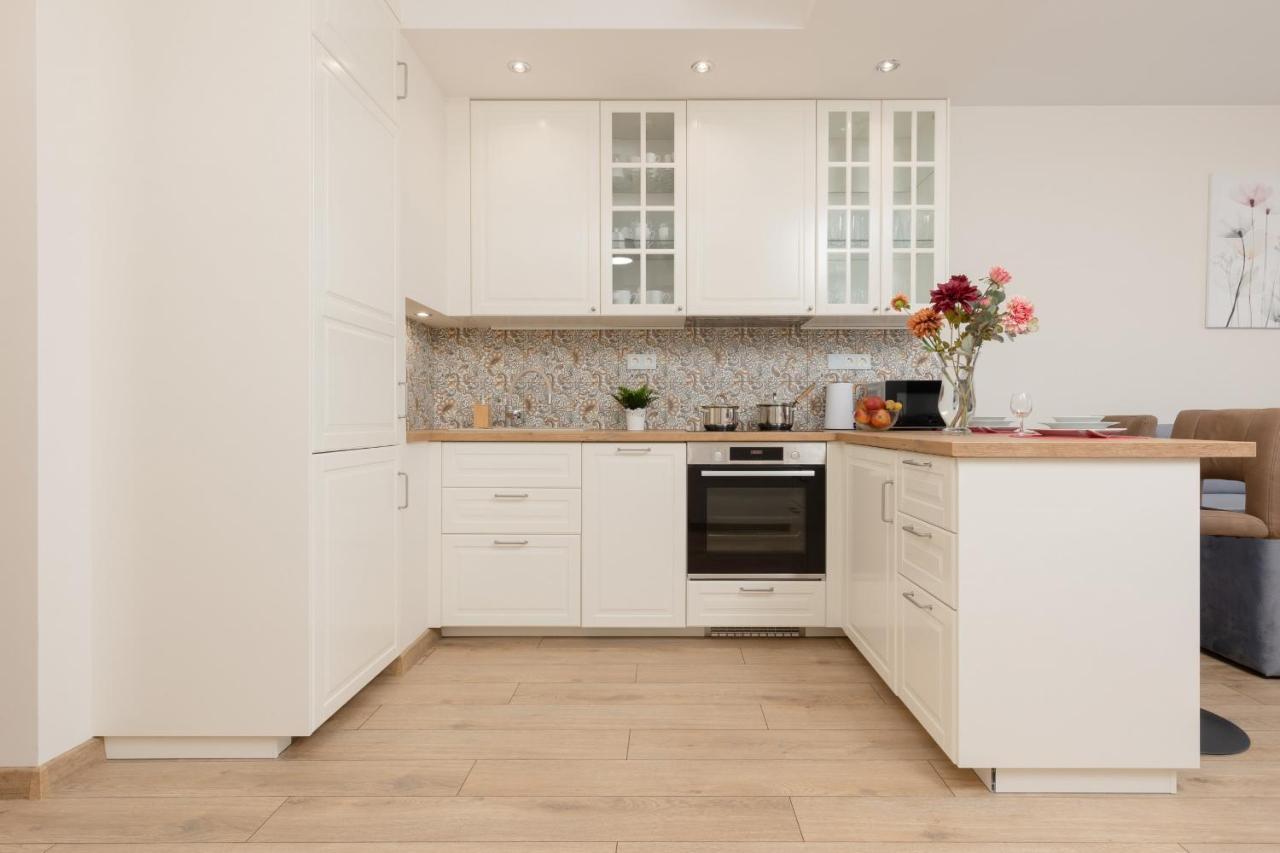 Apartment Szlachecka By Renters