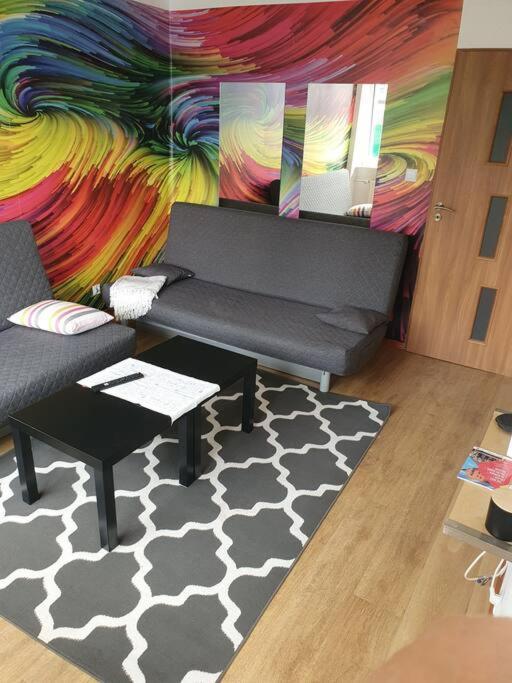 Ohmyhome Zlota Colors Warsaw