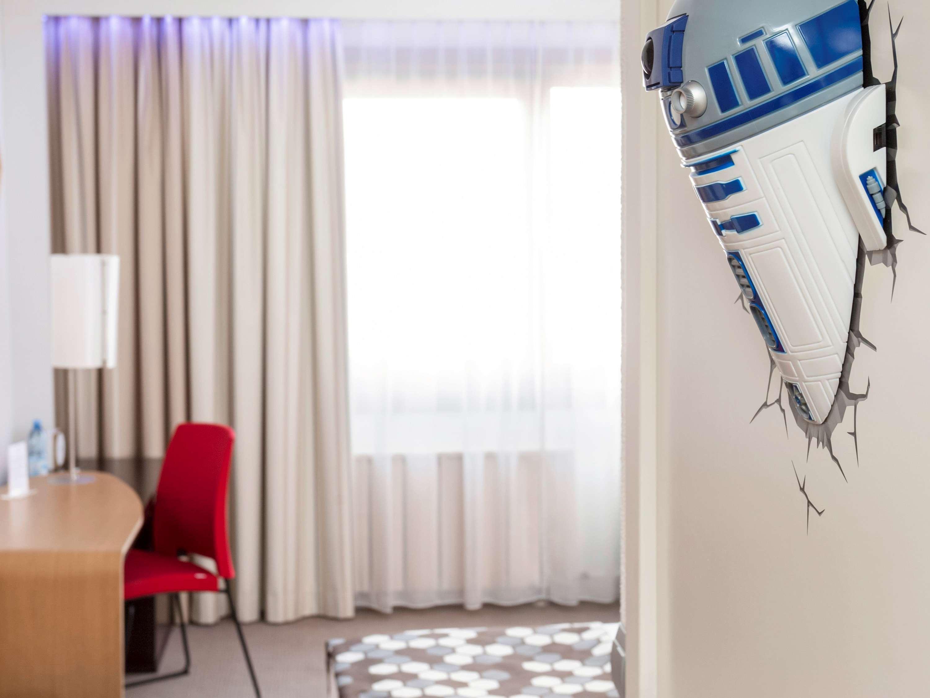 Novotel Airport Hotel 4*