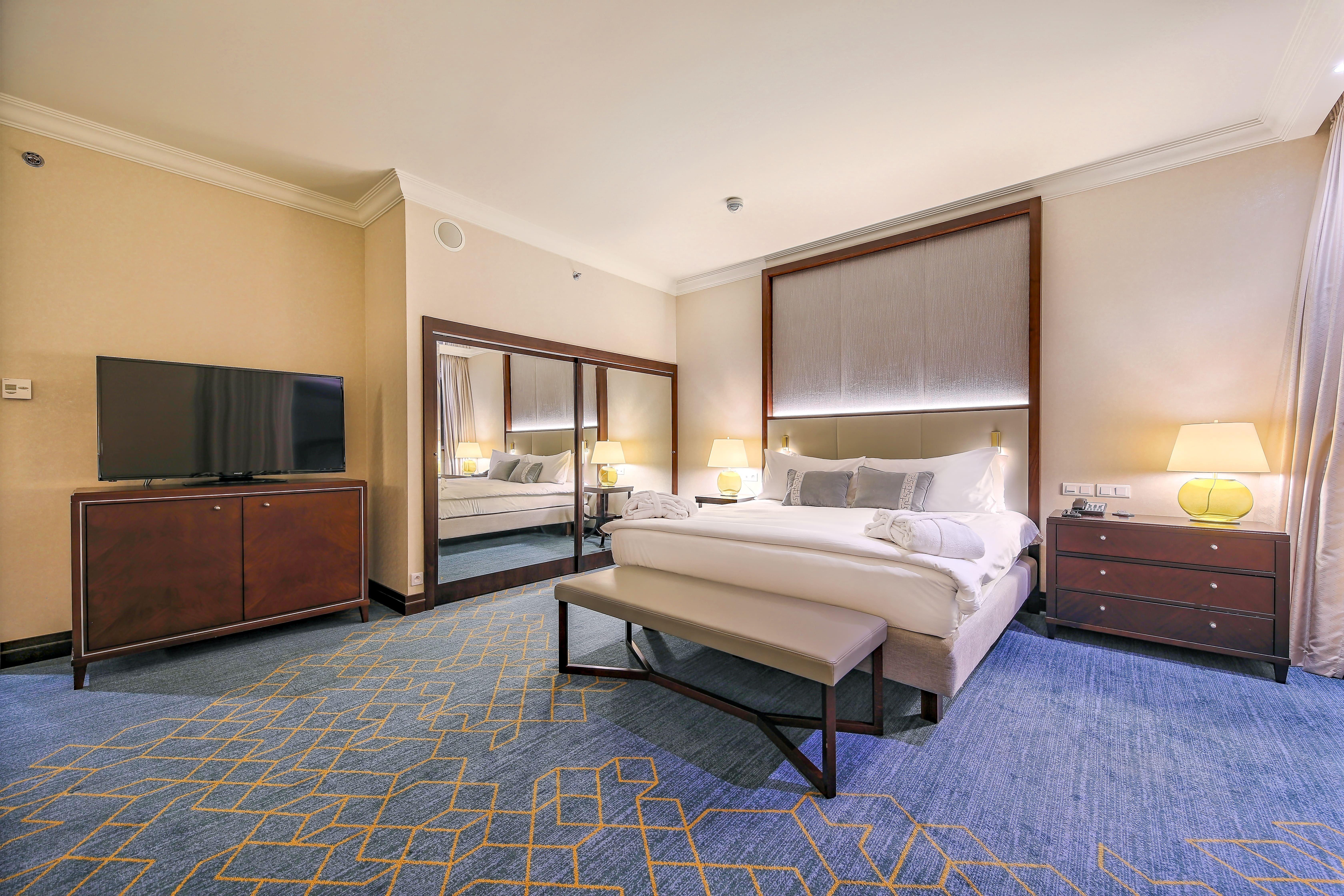 Intercontinental By Ihg 5*
