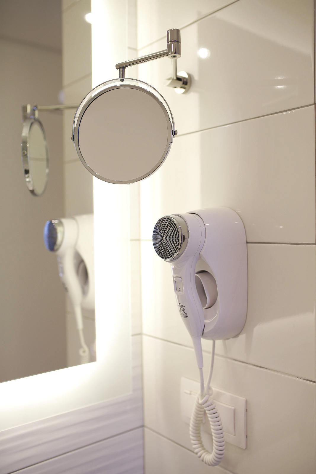 Plaza Khách sạn 4*