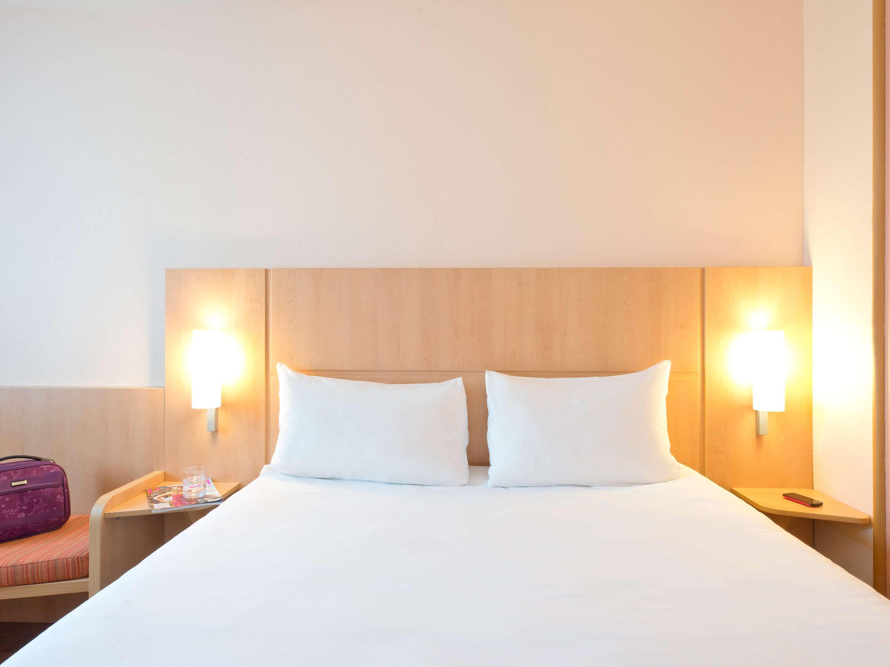 Ibis Ostrobramska 2*