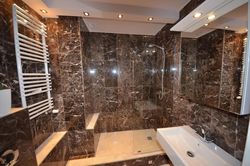 Platinum Towers Country 2 Country 4* Warschau