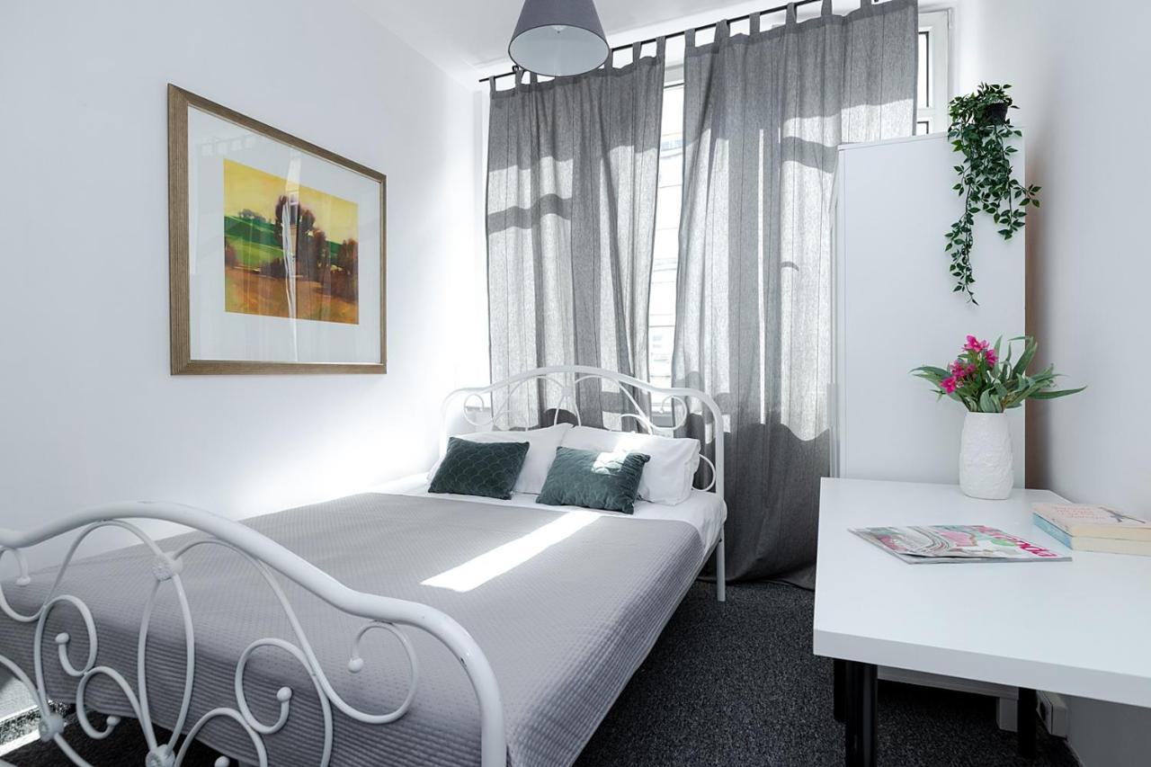 Unit In Solec50 By Metro Station Centrum Kopernika Elektrownia Powisle Stadion Narodowy Hostel *
