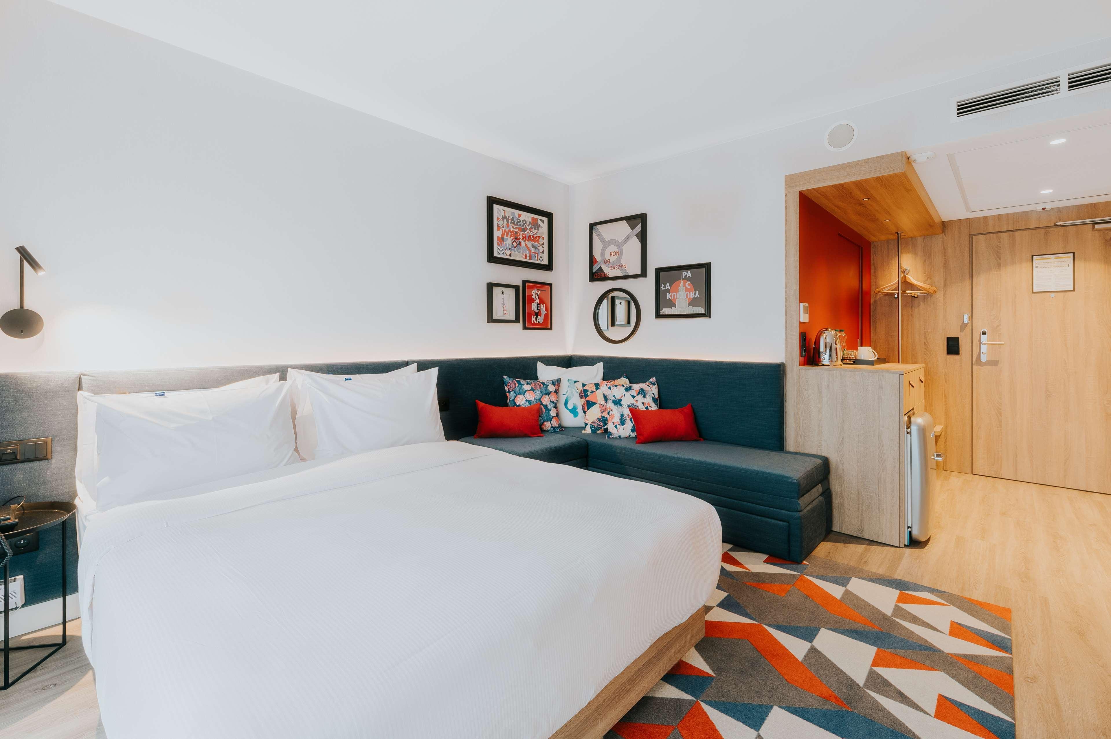 Hotel Hampton By Hilton Reduta 3*